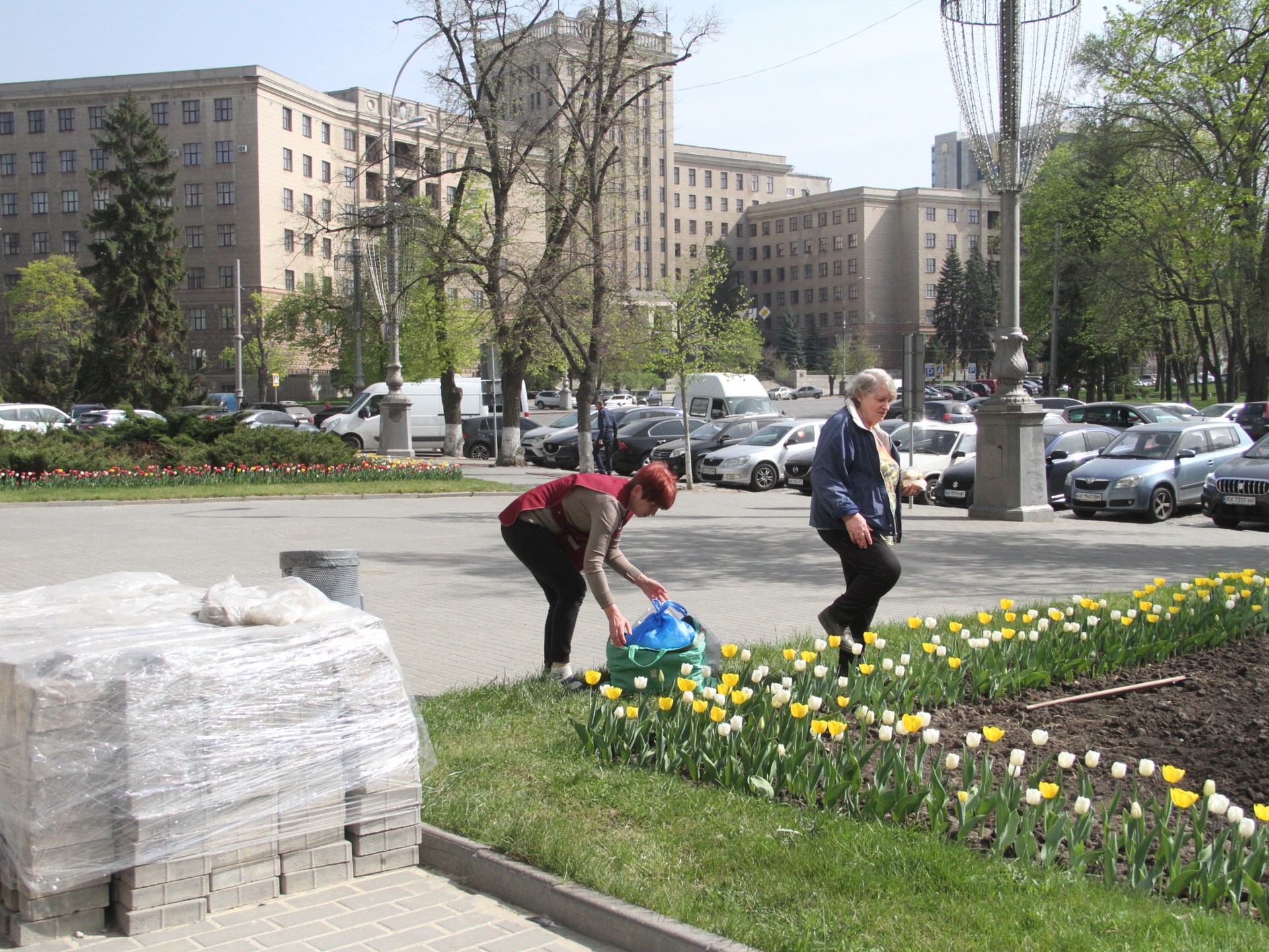 Keep one’s cool and continue: Ukraine’s Kharkiv holds tight under Russian fire