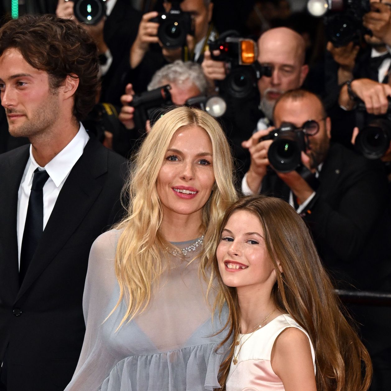 ¡ Sienna Miller sorprende en Cannes con su hija Marlowe! El cambio que ha dejado alucinando a todos