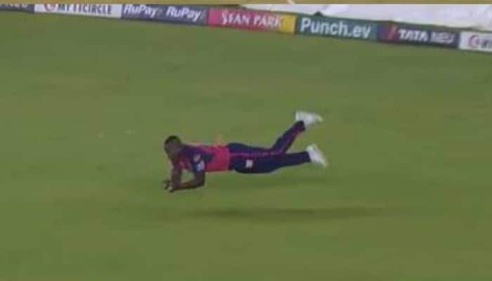 Rovman Powell’s Catch To Dismiss Faf du Plessis Leaves Cricket Fans Stunned, Video Goes Viral