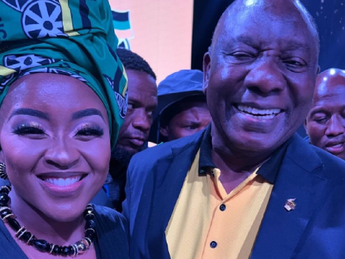 Gogo Skhotheni’s picture with Cyril Ramaphosa patterns