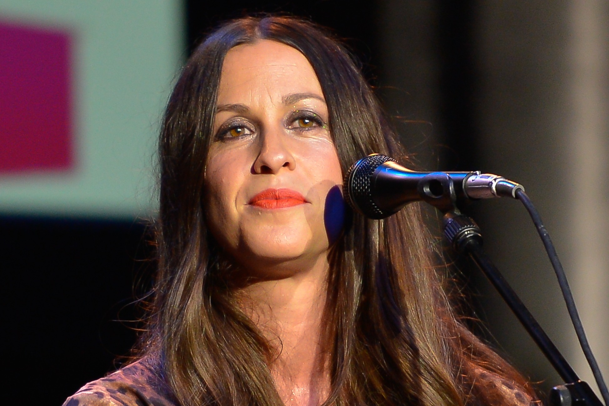 Alanis Morissette Invites Muna Onstage to Sing ‘Ironic’