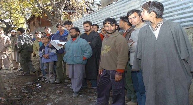 Kashmir: First snowfall of the season strikes Gulmarg and Gurez, temperature levels drop throughout the valley