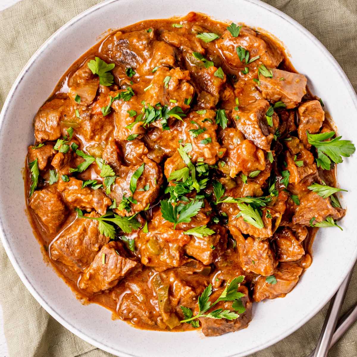 Carne guisada al estilo de la abuela: la receta fácil, rápida y para chuparse los dedos