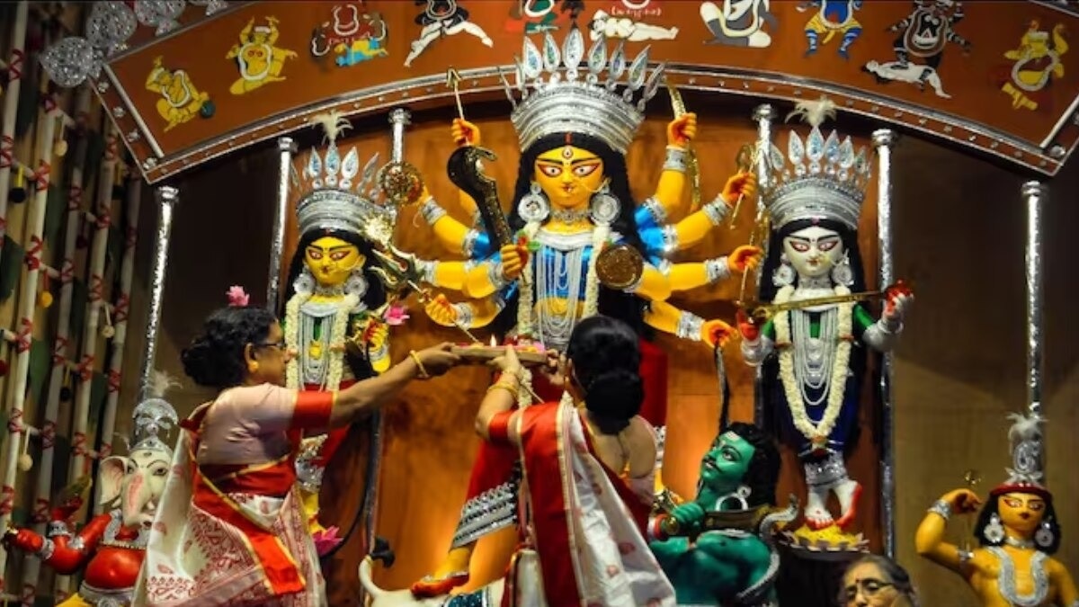 Before Durga Puja in Bangladesh, threatening letter sent to temples, demand of ransom of Rs 5 lakh, not to celebrate the festival.