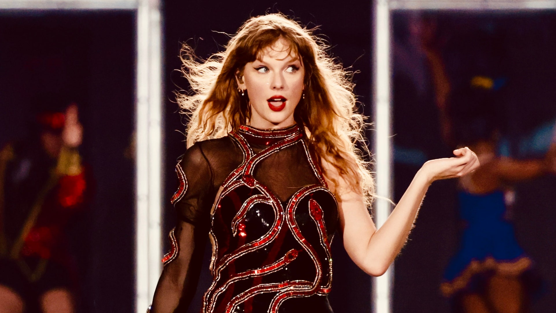 Taylor Swift suffers wardrobe malfunction on stage during her Miami concert, video goes viral