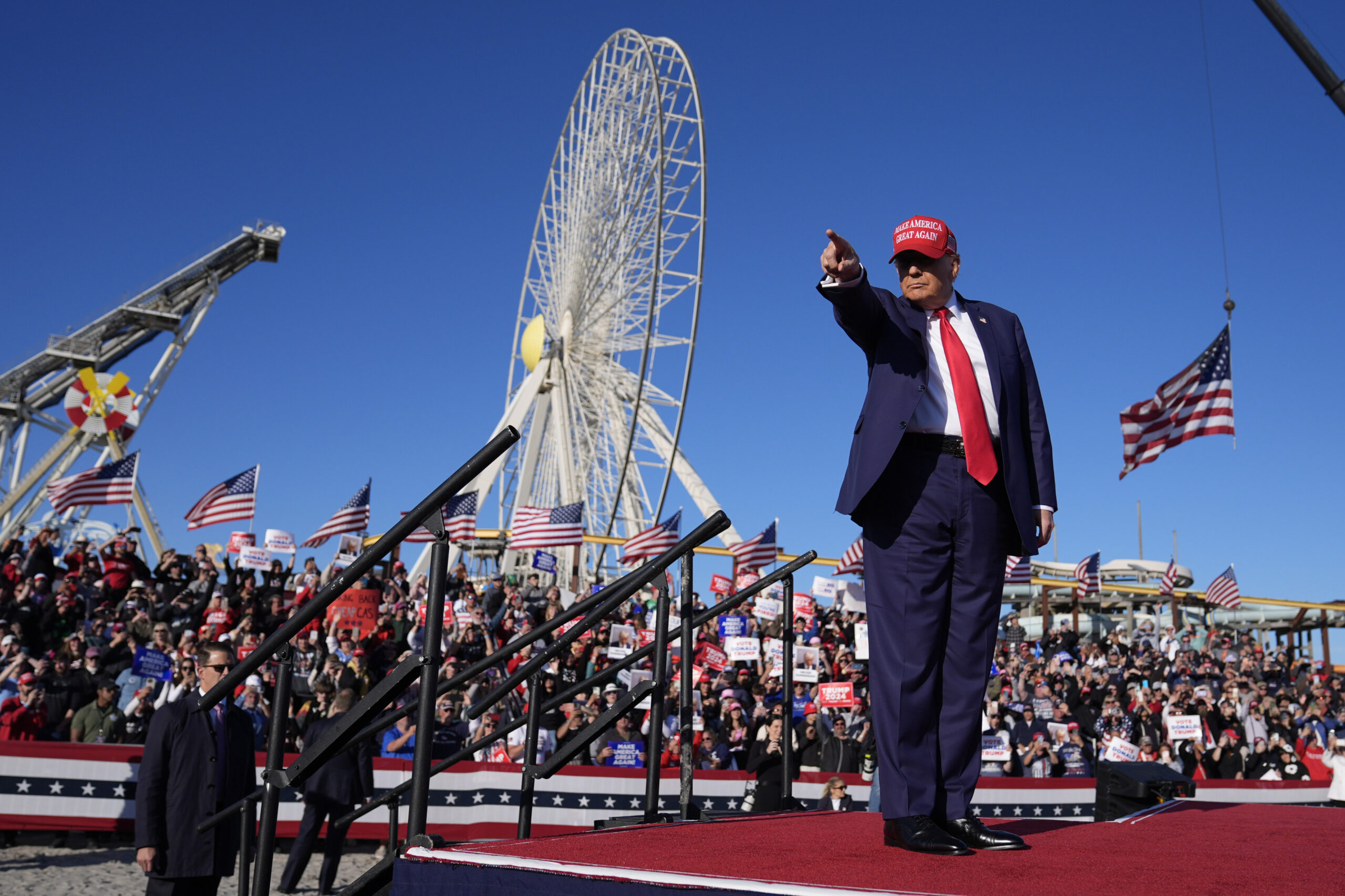 Trump rally comic apparently checked racist Puerto Rican joke at funny club