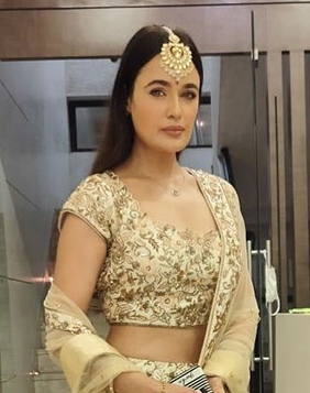 Yuvika Chaudhary mean ego clashes, looks for ‘trust, regard, commitment’ in puzzling post after Prince Narula knocked her