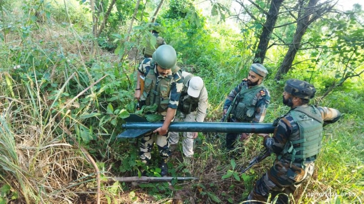 Security forces destroyed the secret hideout of terrorists in Shopian, the terrorists had fled from the spot.