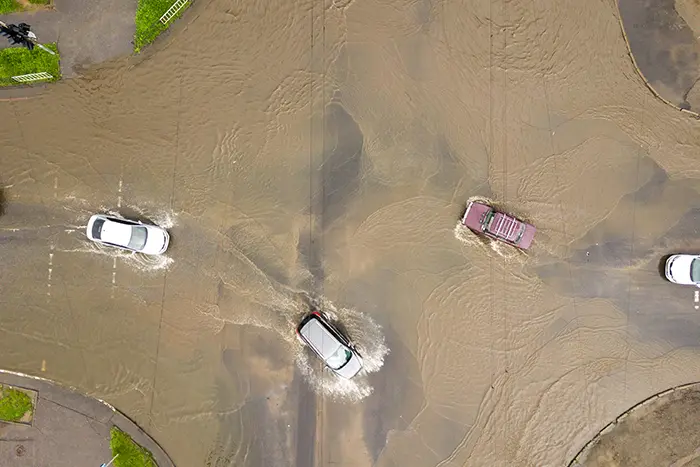 Flash flooding rescues in Queensland as thunderstorms bring dangerous rainfall and flood warnings