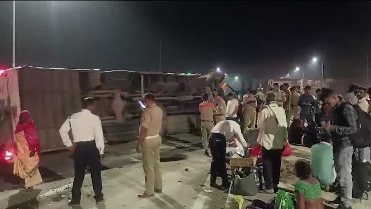 Bus going from Rae Bareli to Delhi overturned on Kisan Path in Lucknow, driver dead, 5 injured