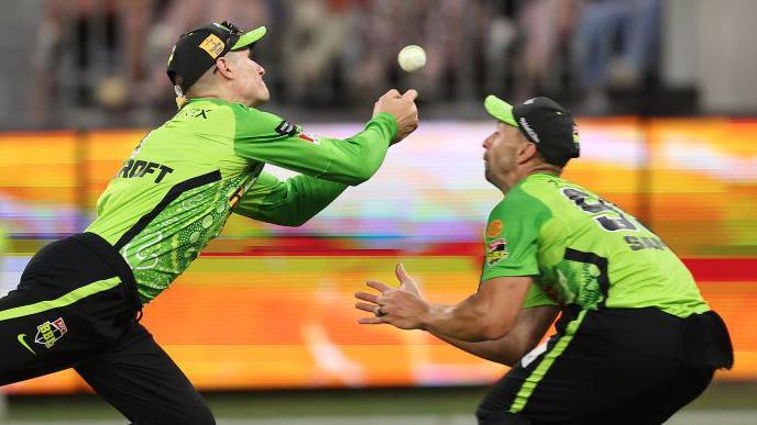 Sydney Thunder win BBL thriller after sickening collision between Daniel Sams and Cameron Bancroft halts play