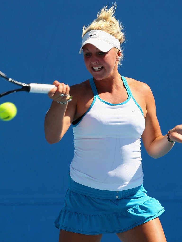 Tennis star Olivia Nicholls slams Aussie airline for ‘destroying’ racquets ahead of Hobart International