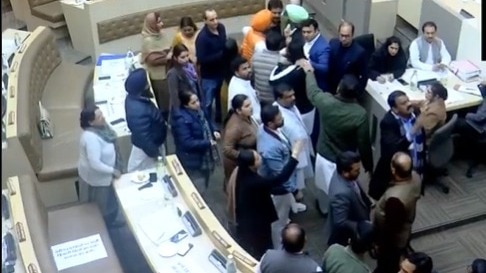 Fighting in Chandigarh Municipal Corporation, scuffle among councilors… Anil Masih got angry after calling him a vote thief.