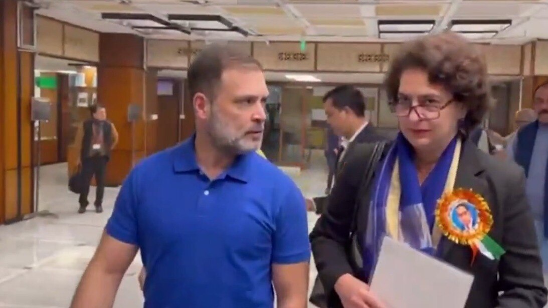 ‘Dress war’ on Ambedkar… Rahul Gandhi reached Parliament wearing blue t-shirt, Priyanka in blue saree