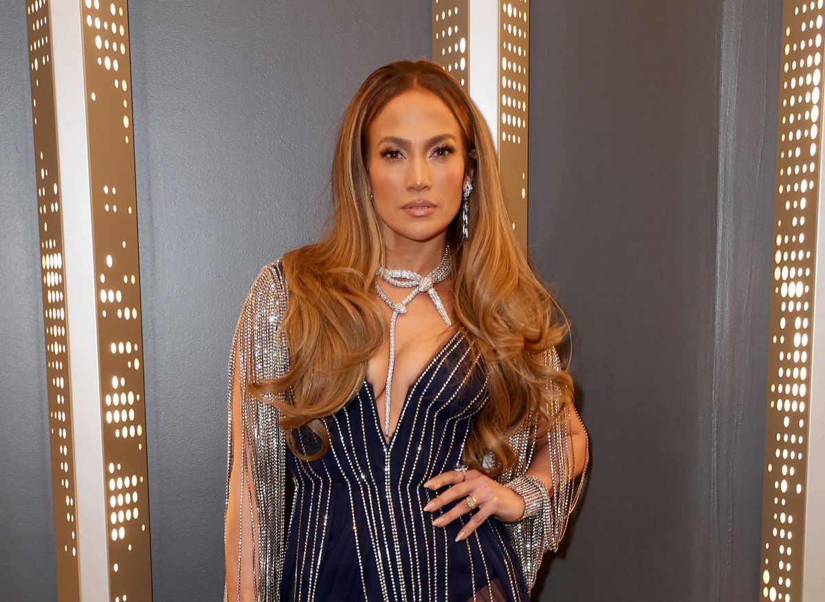 Are Jennifer Lopez and Kevin Costner romantically linked? He has sent her flowers and champagne after their time in Aspen, and they have been talking daily