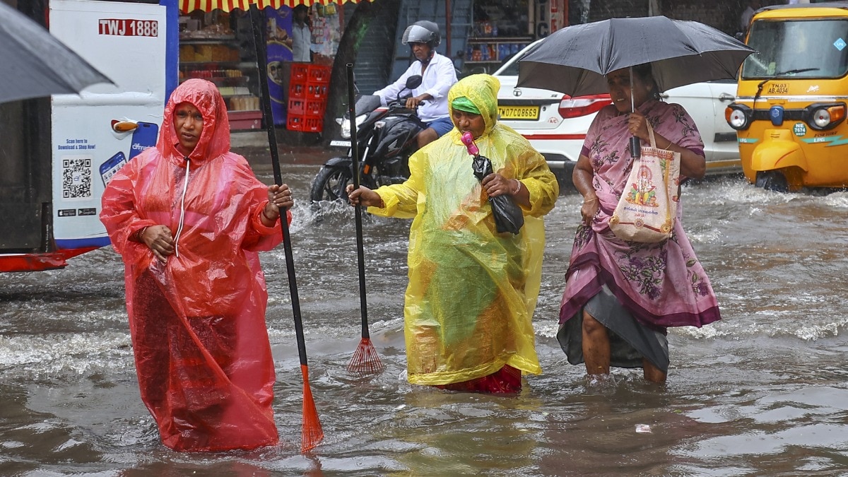 Cyclone Fangal makes landfall in Tamil Nadu, Chennai airport closed