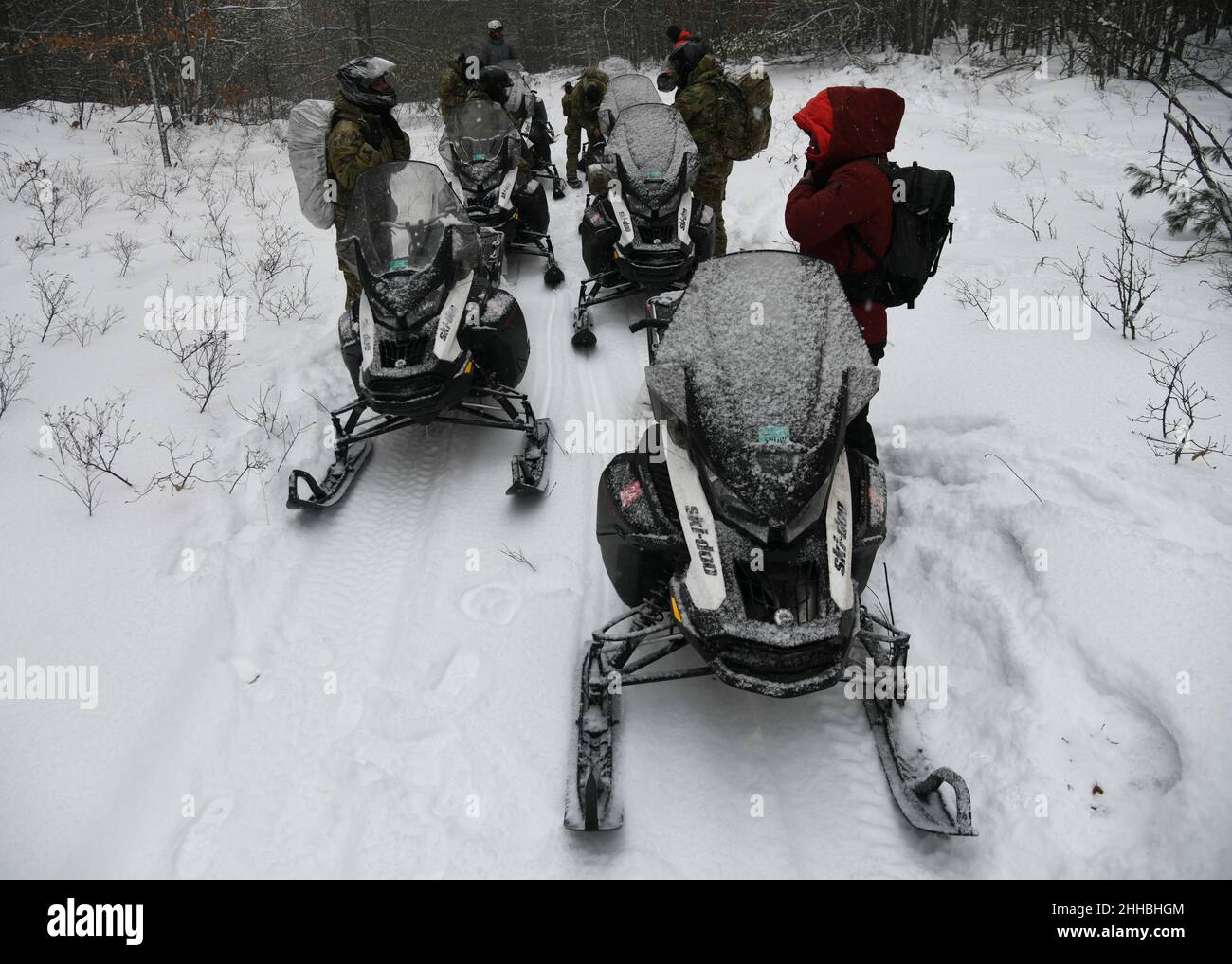 Snowmobiler dies after striking tree in Outaouais