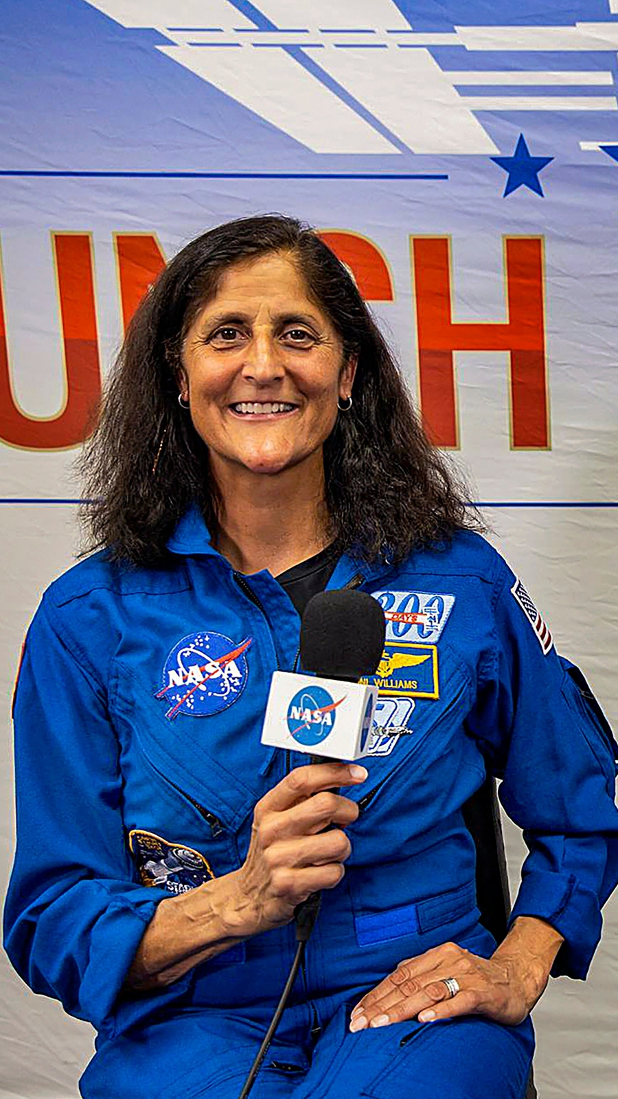 What was Sunita Williams doing before joining NASA? Education, family, awards