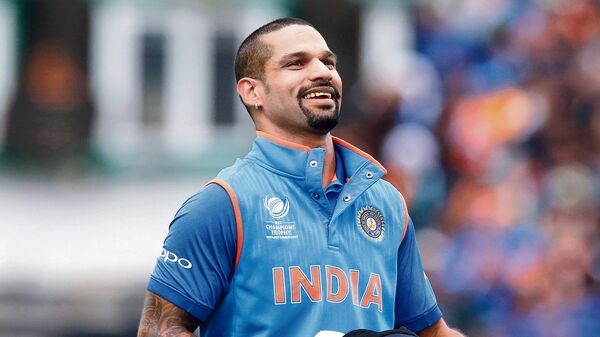 Shikhar Dhawan confirms relationship with Sophie Shine, shares adorable selfie on Instagram