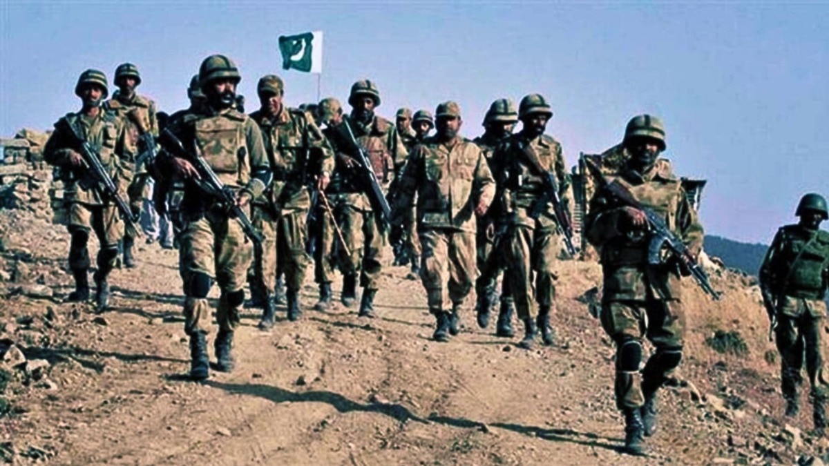 Woman on highway by bombing in Balochistan, one Pak soldier killed in suicide attack, 4 injured