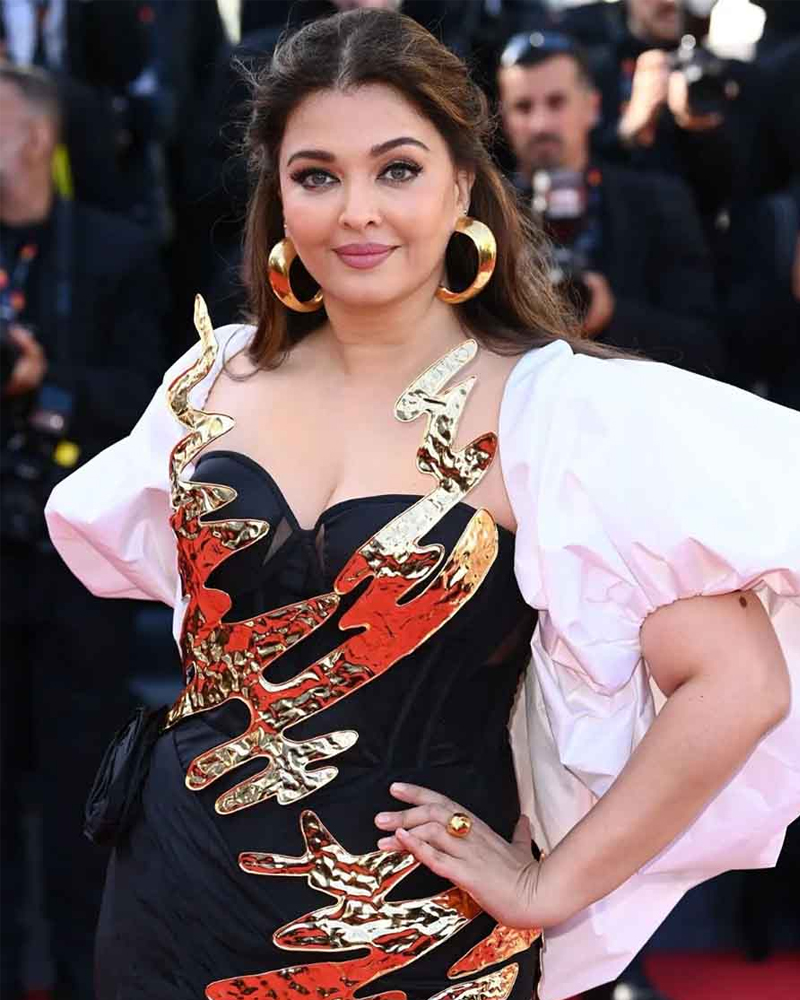 Cannes 2025: Aishwarya Rai twins with daughter Aaradhya in black, escorts superstar mom to red carpet, video goes viral