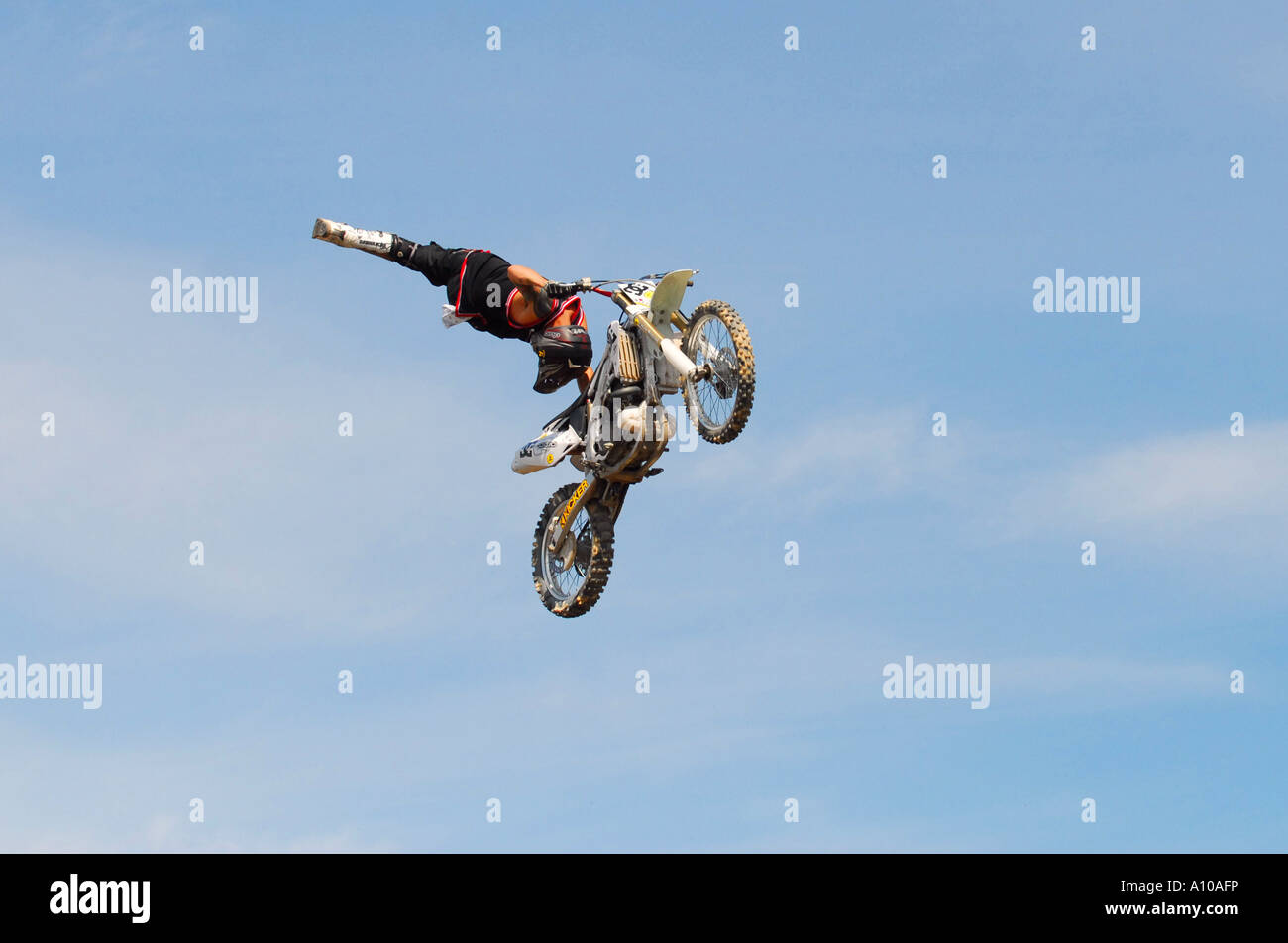 Daredevil biker stuns Indonesia’s night fair crowd with fearless stunts