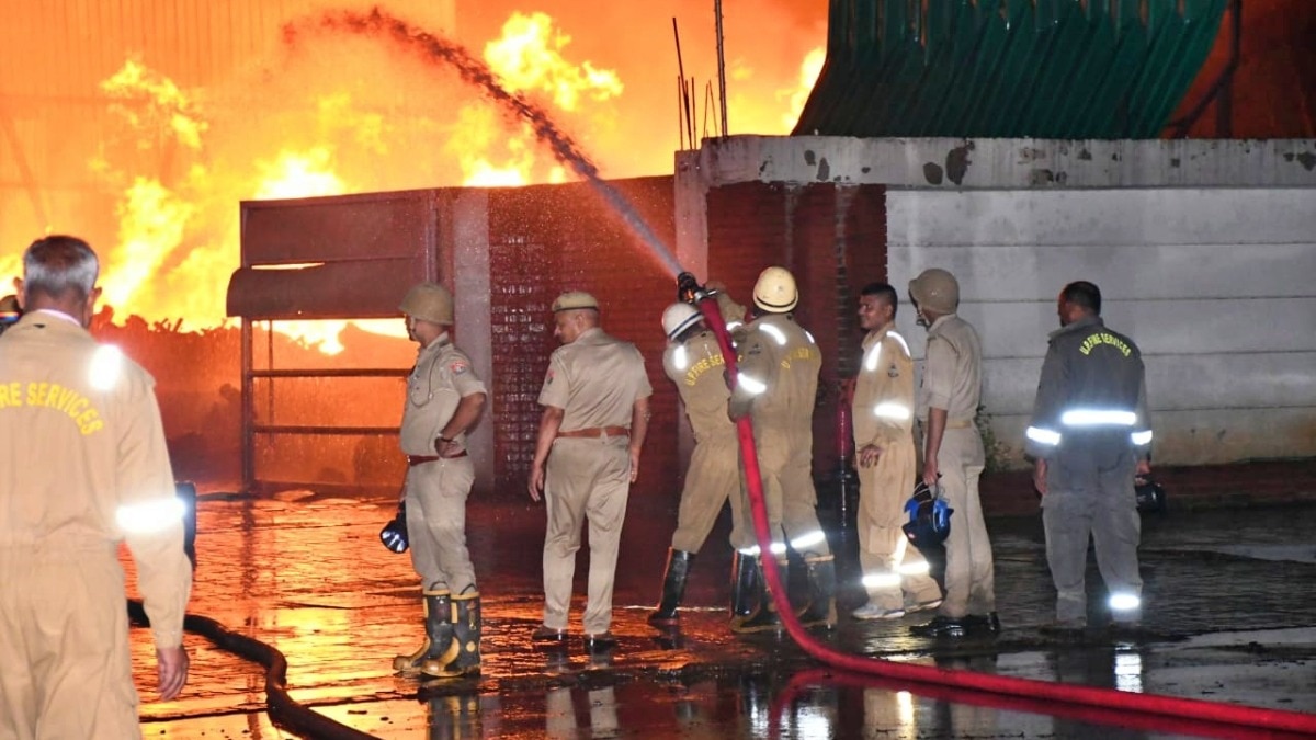 Hot-thunderstorm havoc in Badaun … Fierce fire in Mint Oil Factory, 250 workers were present