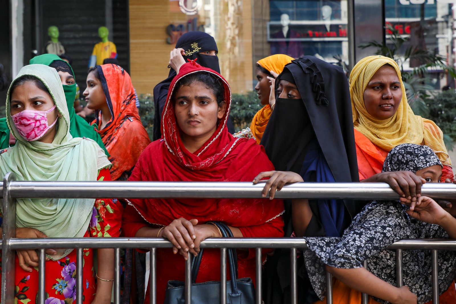 Bangladesh: Govt workers extend strike against Yunus’ tax reforms, cost upto $163 mn in uncollected duties daily