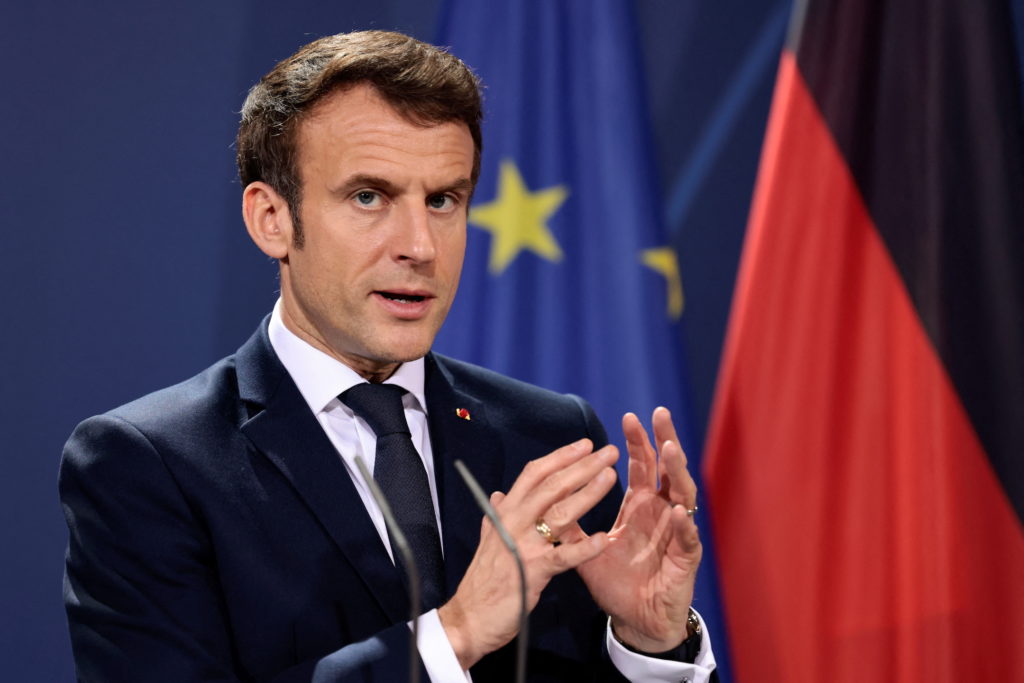 Did French Prez Macron’s wife just slap him?
