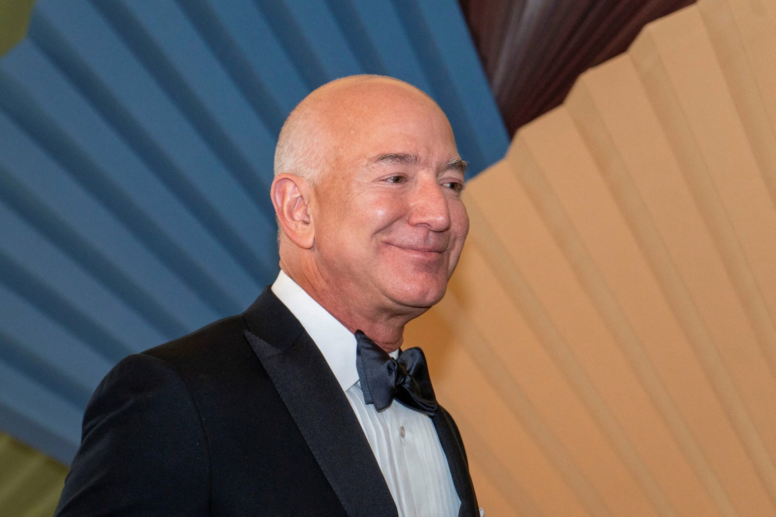Jeff Bezos makes U-turn with ‘lengthy’ prenup to protect $220bn fortune