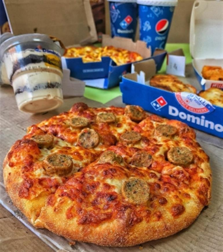 Domino’s just dropped a meat pie pizza crust and it’s pure Aussie chaos in the best way