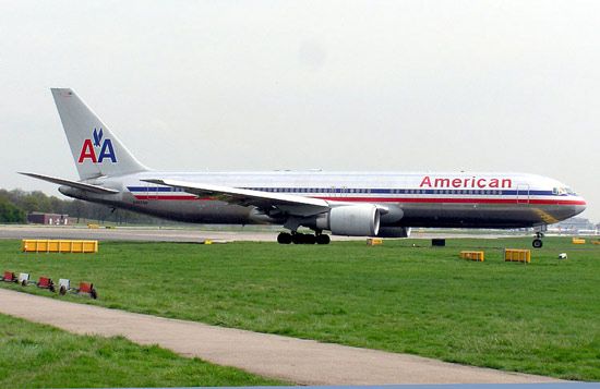 American Airlines’ Connecticut-Chicago flight declares emergency, turns back. Here’s why