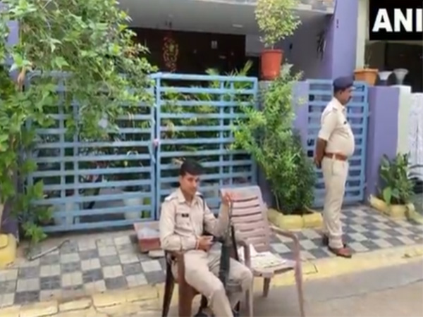 Co-pilot laid to rest in Sewri, Dombivli bids goodbye to young flight attendant
