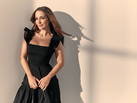 Zara agotará este vestido rosa con cuello halter y acabado desflecado: ideal para invitadas románticas (por solo 39,95€)