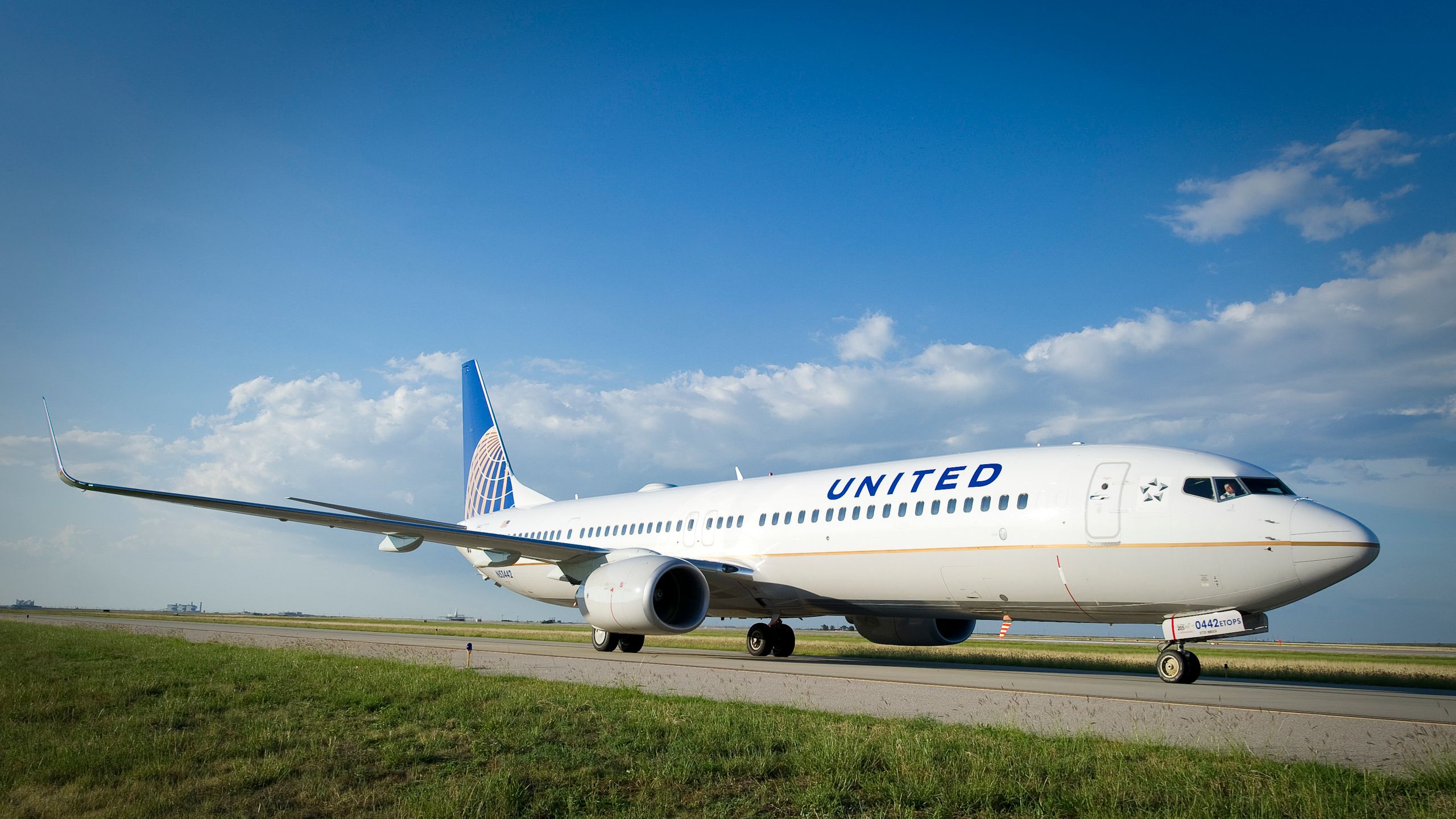 7 hidden airline fees and how to avoid them