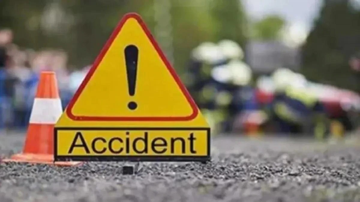 Van collided with a tractor, who is bringing back the wedding processions from marriage, 9 people injured