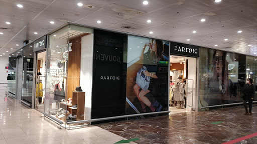 Parfois agotará YA los pantalones anchos elegantes que las mujeres estilosas llevarán sin parar con cuñas (desde 9,99€)