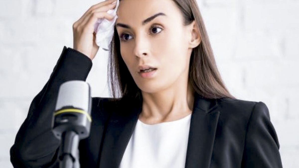 ¿Hablas solo y en voz alta? Esta práctica común tiene un peculiar significado según los expertos (y no lo dirías nunca)