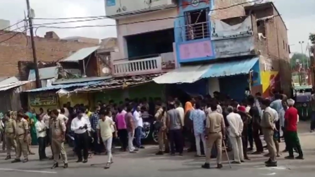 UP: The bodies of mother, son and daughter -in -law found on bed in Pratapgarh, foam was flowing from the mouth