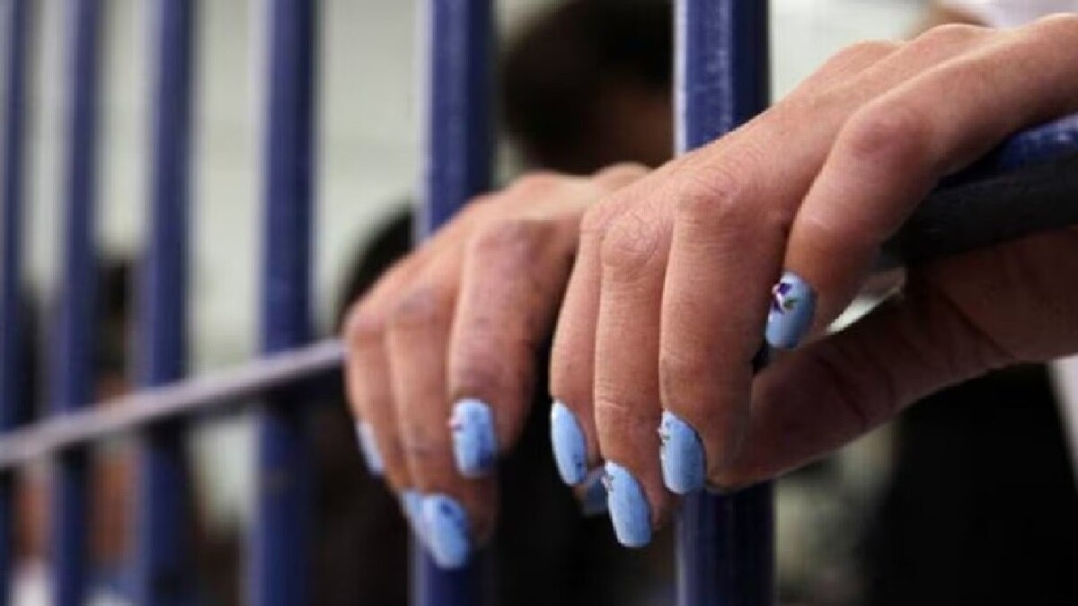 Sexual abuse in car, then to 5 star hotels started to take a female teacher, the story of the student’s harassment
