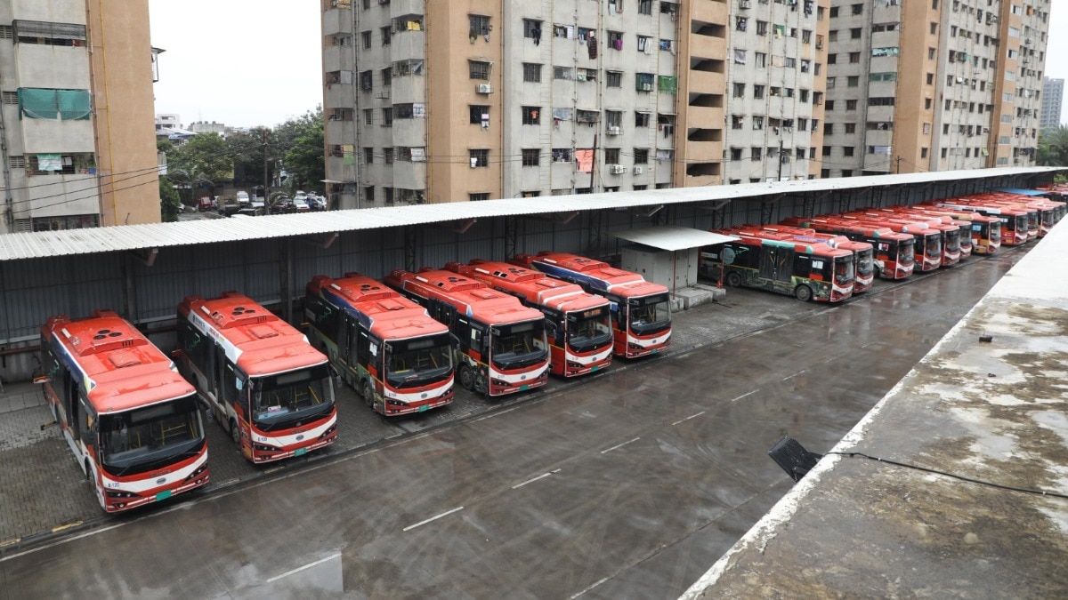 The country’s first solar energy -powered smart bus station made in Surat, 1 lakh units of electricity will be generated annually