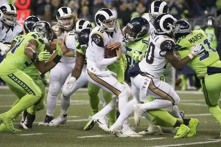 Seahawks clinch eighth-straight win over Cardinals on final play of game