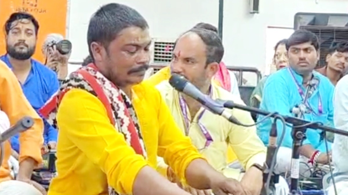 Singer went viral by singing bhajan in Bageshwar Dham, got offer from T-Series