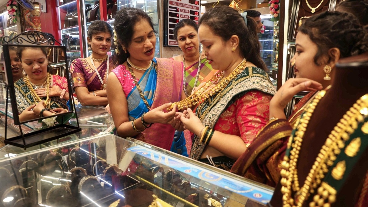 Gold suddenly becomes cheaper on Karva Chauth, know today’s rate before buying