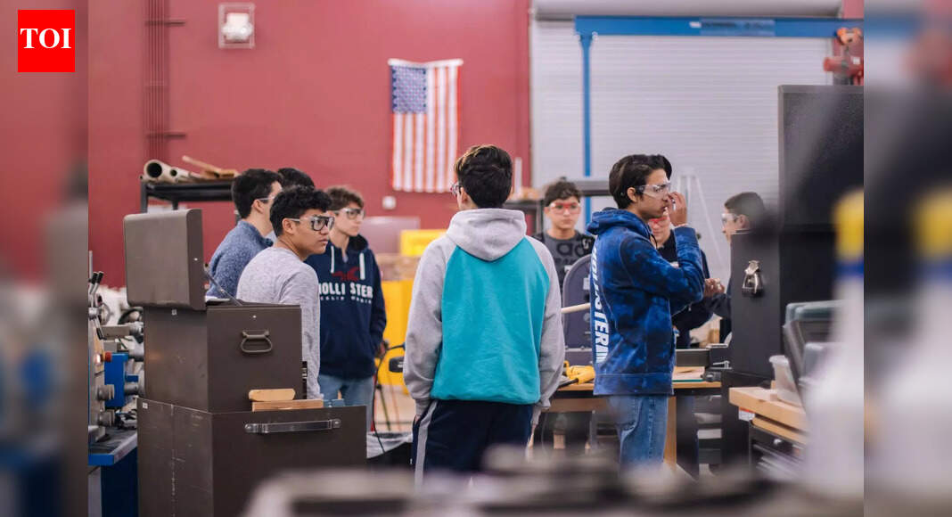 US colleges face $1 billion loss as new international student enrollment drops sharply in 2025