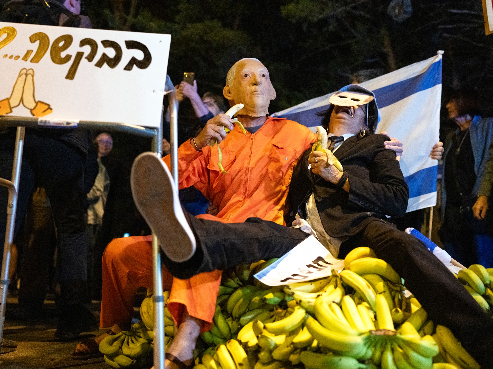 Israelis protest in Tel Aviv after Netanyahu seeks pardon on fraud cases