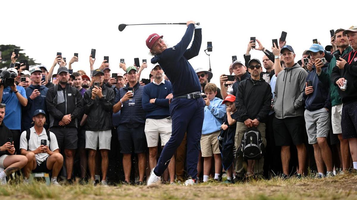 Cameron Smith soars into contention with brilliant third round at Australian Open