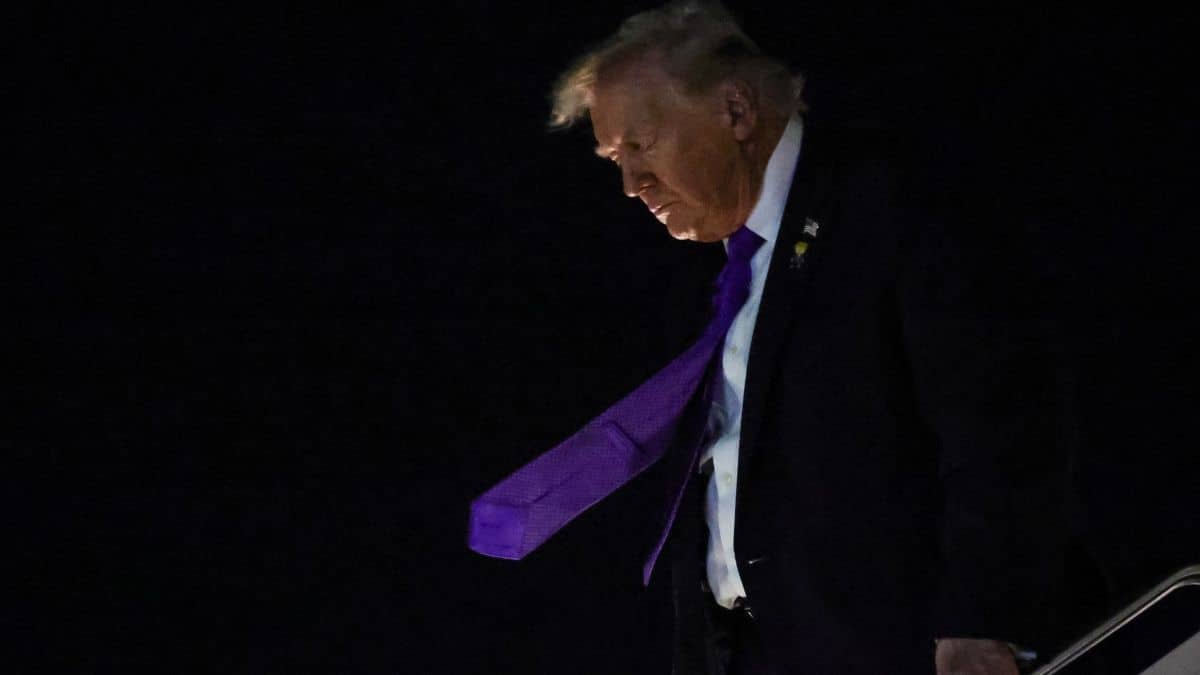 Trump signs executive order to protect Venezuelan oil revenues held in US accounts