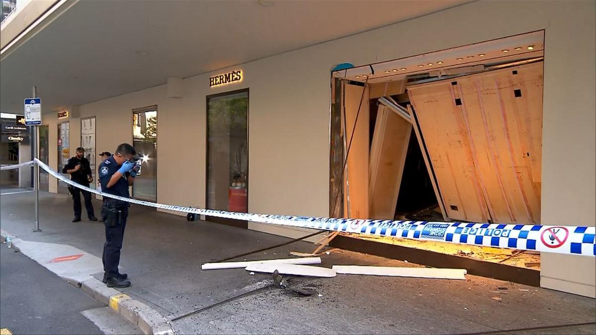 Ram raid on Hermès boutique clears Brisbane store of luxury goods worth thousands of dollars