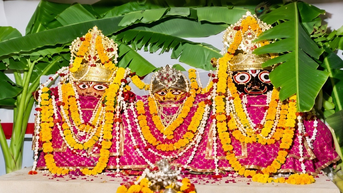 God sick due to 200 kg of aamras! Temple closed for 14 days, years old tradition